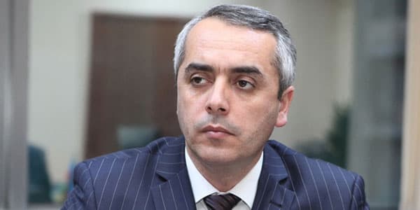 Nazir mətbuat katibini işdən çıxartdı