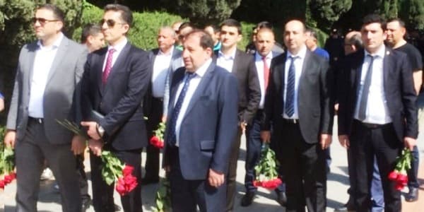 NIKOIL | Bank-ın rəhbər heyəti Heydər Əliyevin xatirəsini yad etdi (FOTOLAR)