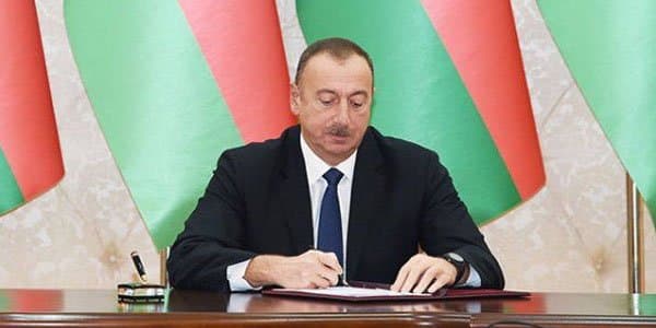 Prezident deputatların maaşını artırdı