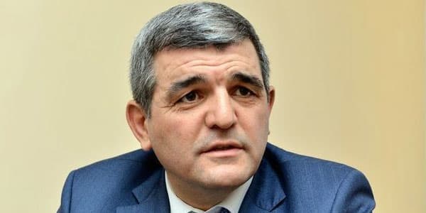 Deputat işdən çıxarılanların müdafiəsinə qalxdı: "Məmur soyqırımı gedir"