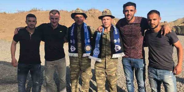 "Qarabağ"ın futbolçuları əsgərlərlə futbol oynadı (VİDEO)