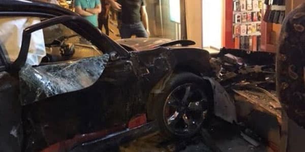 Bakıda "Galandewagen" mağazaya girdi (FOTO/VİDEO)