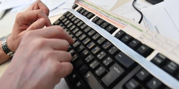 İtaliyalılar Avropada internetdə xəbər oxumaq üzrə sonuncudur
