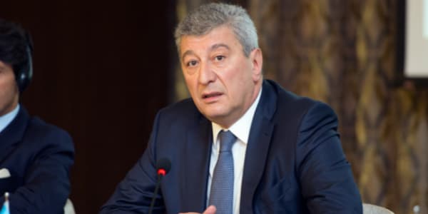 Nazir yeni müavinini kollektivə təqdim etdi