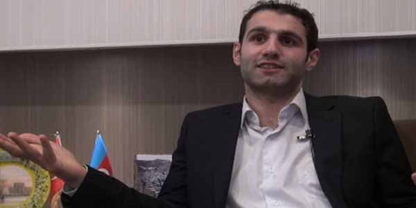 Sosial şəbəkələrdə məşhurlaşan müəllim polisə çağırıldı: direktor şikayət edib
