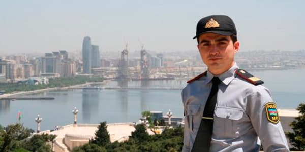 Bakıda hər kəs bu polisdən danışır: Avtobusda şok olay