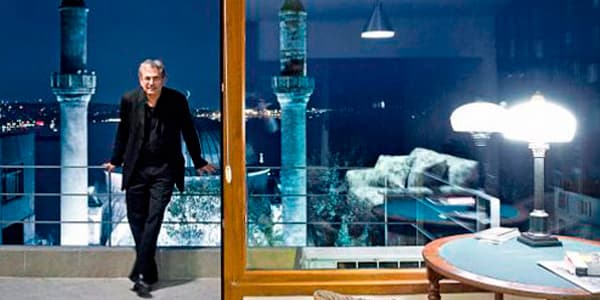Orxan Pamukun İstanbulu: Eyvandan çəkilən 8000 foto