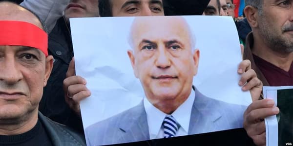 Əli İnsanovdan mesaj: Ailə üzvlərim ölkəni tərk etməyəcək