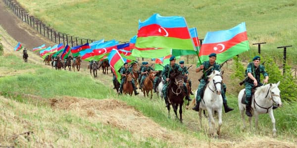 Süvarilər və gəmilər yürüşdə: Bayrağımız Azərbaycanın bütün sərhədləri boyunca (FOTOLAR)