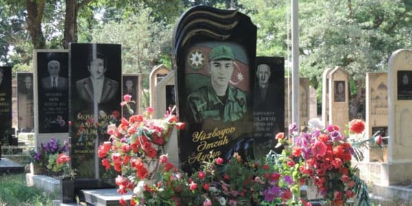 Şəhid Əmrah Yüzbəyovun medalı ailəsinə təqdim olundı (FOTOLAR)
