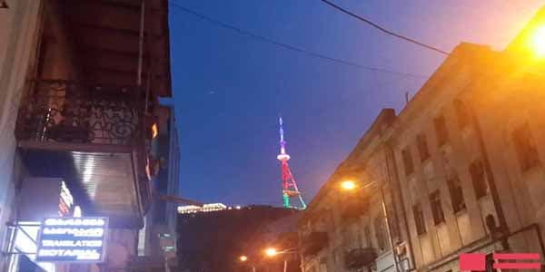 Tbilisi teleqülləsi Azərbaycan bayrağının rəngləri ilə işıqlandırıldı