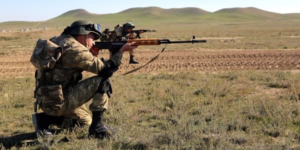 Erməni vəhşiliyi davam edir: sahədə işləyən kombayn atəşə tutuldu