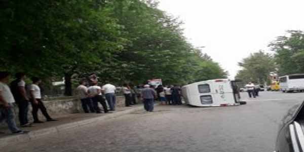 Qobustanda sərnişin avtobusu aşdı: Xəsarət alan var