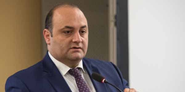 Ermənistan xarici işlər nazirinin müavini istefa verib