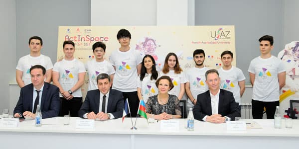 "Bakcell"dən UFAZ-da keçirilmiş beynəlxalq innovasiya müsabiqəsinə dəstək (R)
