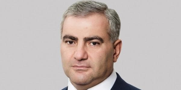 Erməni oliqarxların savaşı: Karapetyan meydan oxudu