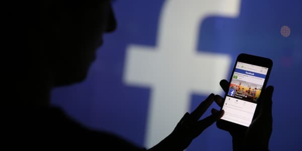 "Facebook"dan şad xəbər: status yaz, pul qazan