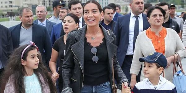 Arzu Əliyeva oğlu ilə festivalda (FOTO/VİDEO)