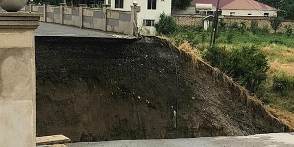 Agentlikdən uçan körpü ilə bağlı açıqlama: 15 metri dağılıb (FOTOLAR)