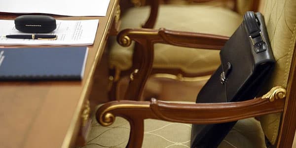 Daha bir məmur işdən çıxarıldı: bu dəfə qadın müdir yola salındı