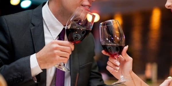 Bakıda qəribə restoran: kişiləri ora qadınsız buraxmırlar