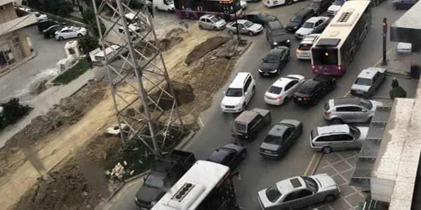 Bakıda keçilməz yol: Mir Cəlal küçəsində acınacaqlı vəziyyət (FOTOLAR)