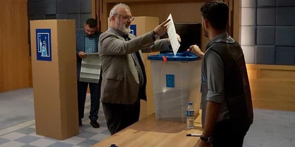 Bağdadda seçki bülletenlərinin yığıldığı anbar yanıb: səslər yenidən sayılacaqdı