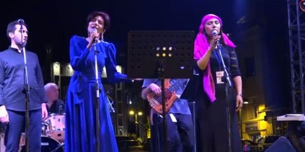 Azərbaycanlı erməni ilə “Sarı gəlin” oxudu (VİDEO)
