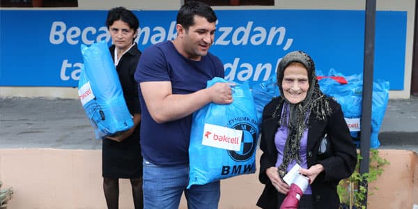 "Bakcell" şirkəti təbii fəlakətdən zərər çəkmiş bölgələrin sakinlərinə kömək edib