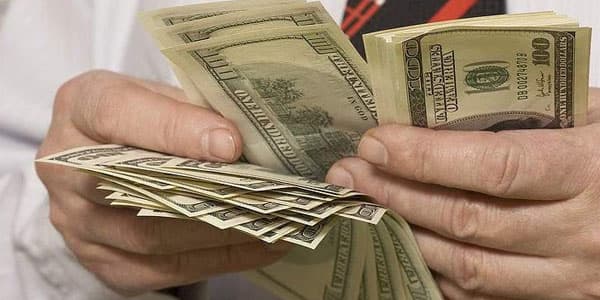 Bakı sakini 1500 manat irəli düşmək istədi, 118 min manatı əldən getdi
