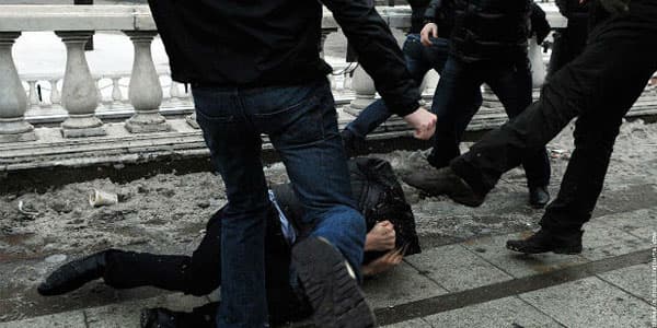 Litvada gecə davası: Azərbaycanlı amerikalı hərbçini yumruqladı