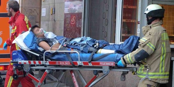Almaniyada bıçaqlı hücum: 3 yaralı var (FOTOLAR)