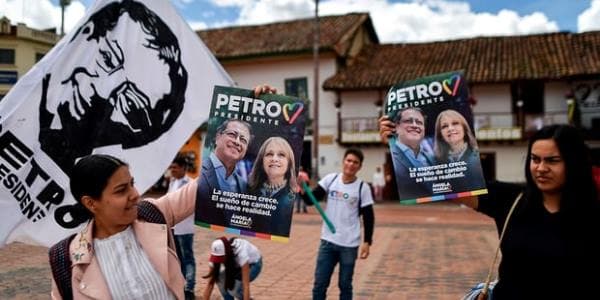 Kolumbiya prezidentini seçir: sağ yoxsa sol?
