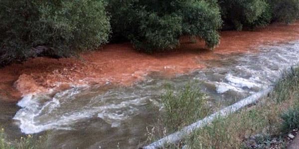 Arpaçay Ermənistanda qırmızı rəngə boyandı (FOTO)