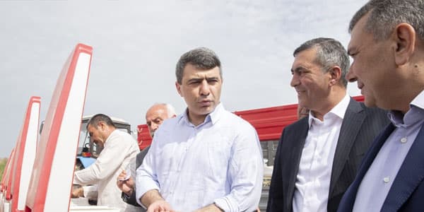Nazir tapşırıqlar verdi: pambıqçıların zəhərlənməsini önləmək üçün...