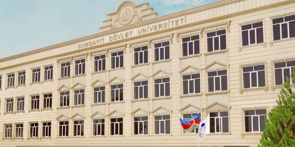 Sumqayıtda universitet binası uçdu