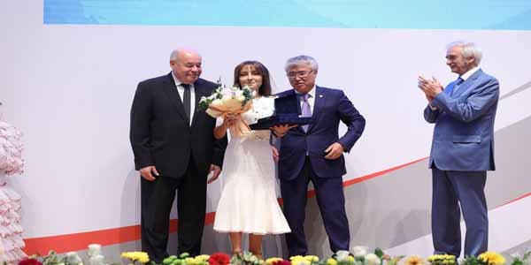 AMEA-nın vitse-prezidenti Nərgiz Paşayeva mükafatlandırıldı (FOTOLAR)