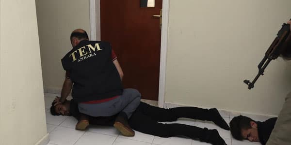 Türkiyədə əməliyyat: seçki ərəfəsində terror planlaşdıran İŞİD-çilər tutuldu (FOTOLAR)