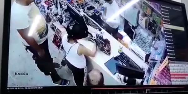 Diqqətli olun: Bakıda üzünü gizlədən qadın insanları belə aldadır (VİDEO)