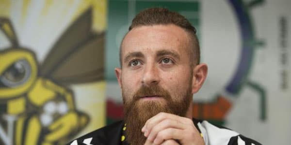Erməni futbolçunu Azərbaycana gətirməyəcəklər