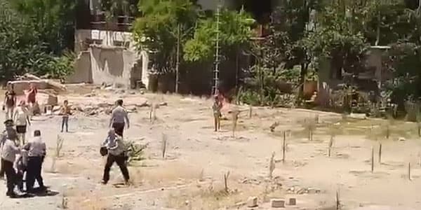 Sumqayıtda polislə sakinlər arasında dava (VİDEO)