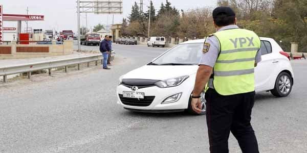 Sahibsiz avtomobillər... - Yol polisi Bakıda atılmış maşınların yiyəsini axtarır...