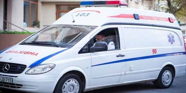 Bakıda təcili tibbi yardım maşını aşıb (VİDEO)