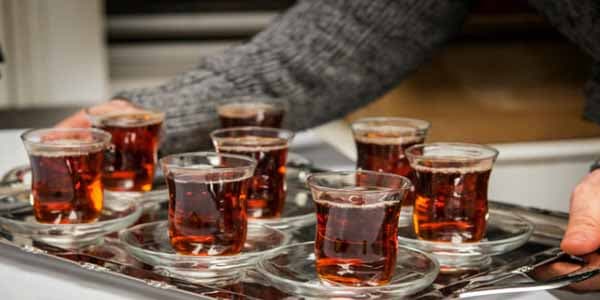 Çay dəmləyənlərin diqqətinə — Bu səhvlər xərçəngə səbəb olur
