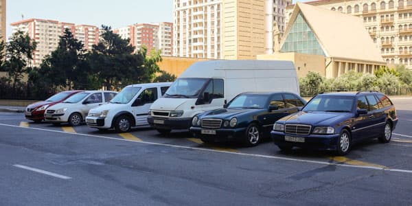Bakıda məşhur çay evinin müştəriləri hərəkətə belə mane olur (FOTOLAR)