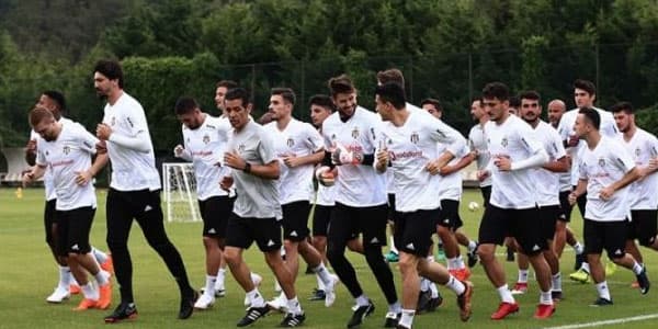 "Beşiktaş" "Qarabağ"la oynamaq üçün Azərbaycana gəlir