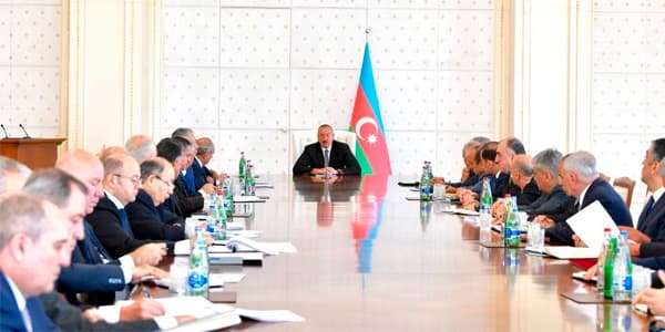 ​İlham Əliyev nazirləri topladı