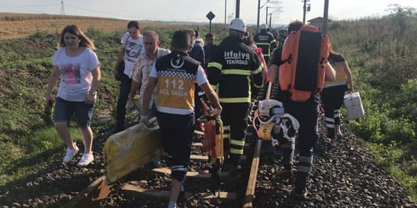 Türkiyədə sərnişin qatarı relsdən çıxdı: 10 ölü, 73 yaralı var (FOTOLAR)
