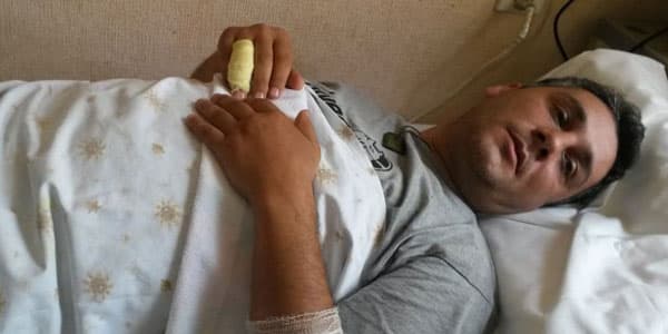 Gəncədə yaralanan polis: "Onların üzərində xəncər olacağını gözləmirdik” (FOTOLAR)