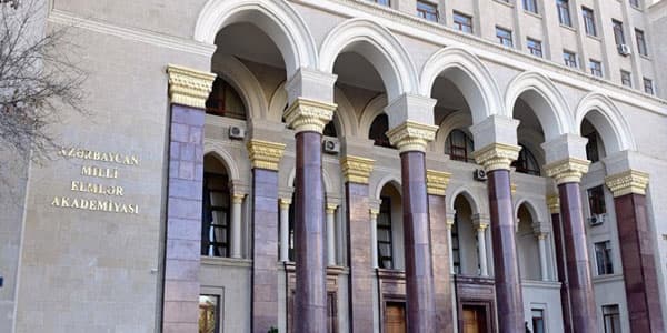 Tarix İnstitutunda yeni kitablar çap olunub (FOTOLAR)